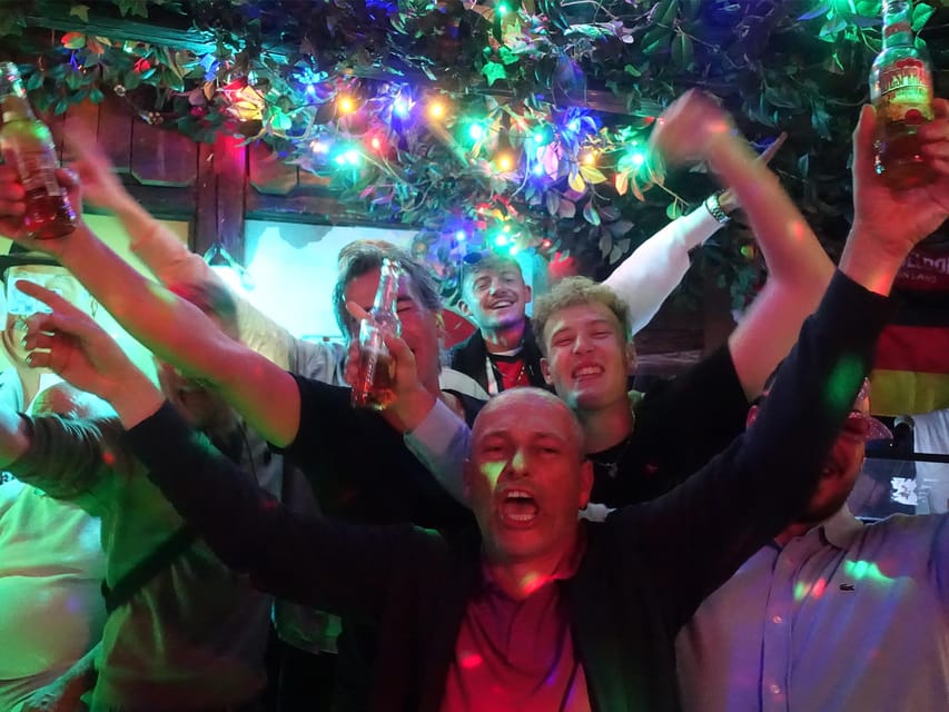 Düsseldorf: Private pub crawl with insider-guide & shots - Key points to know before booking