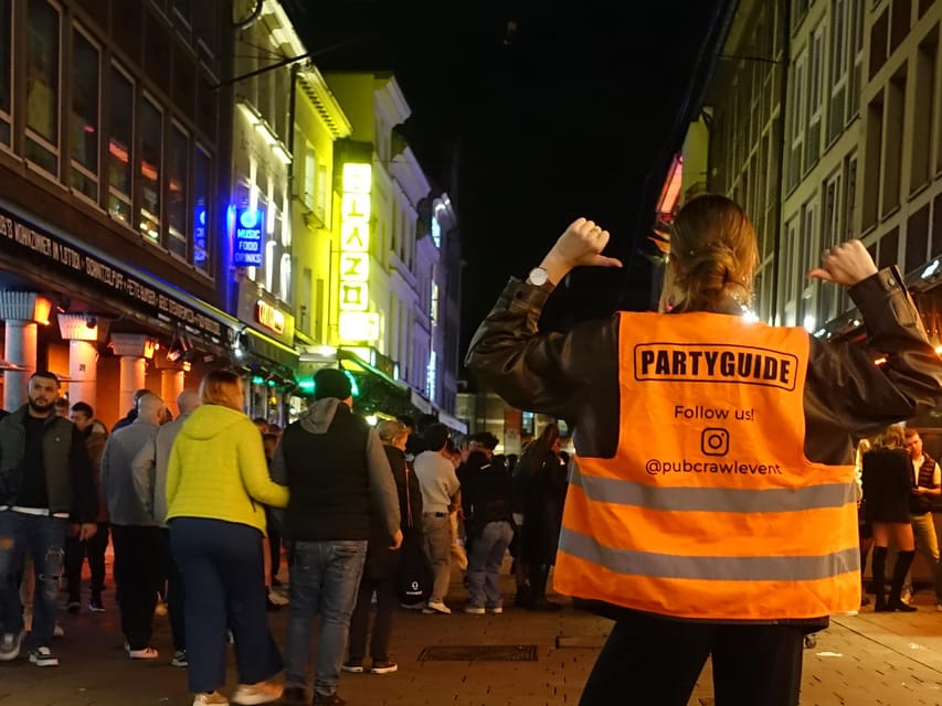 Düsseldorf: Private pub crawl with insider-guide & shots - Responsible drinking is part of the deal