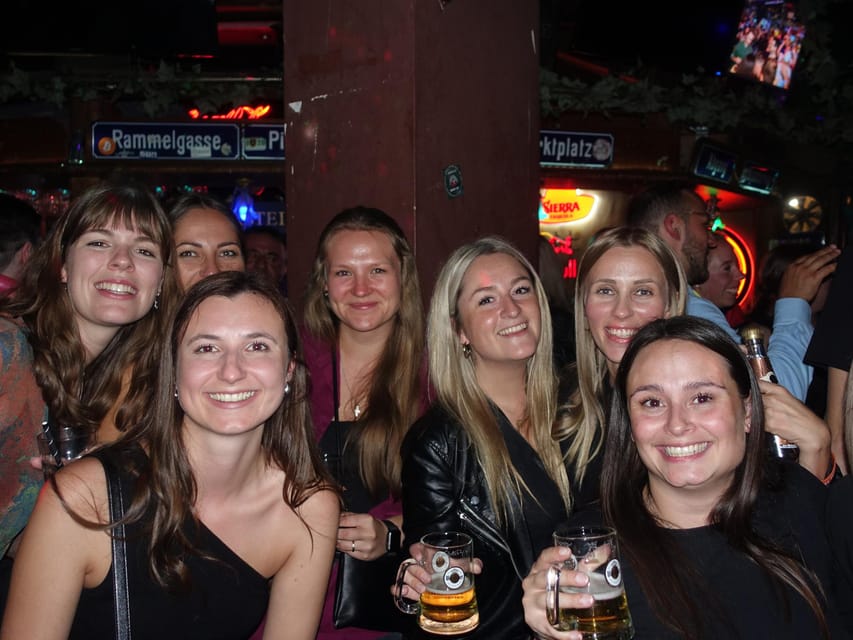 Düsseldorf: Private pub crawl with insider-guide & shots - Booking, cancellation, and language details