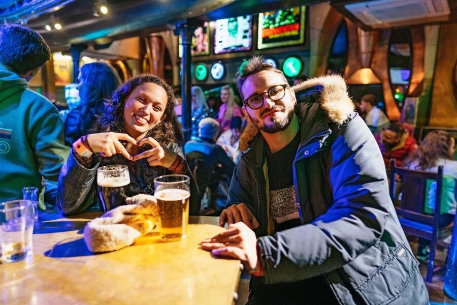 Edinburgh: 7 Bar Pub Crawl with 7 Shots & Discounts - Key points to know before booking