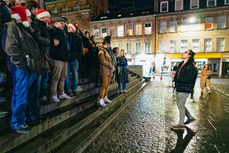 Edinburgh: 7 Bar Pub Crawl with 7 Shots & Discounts - Why this pub crawl works well in Edinburgh