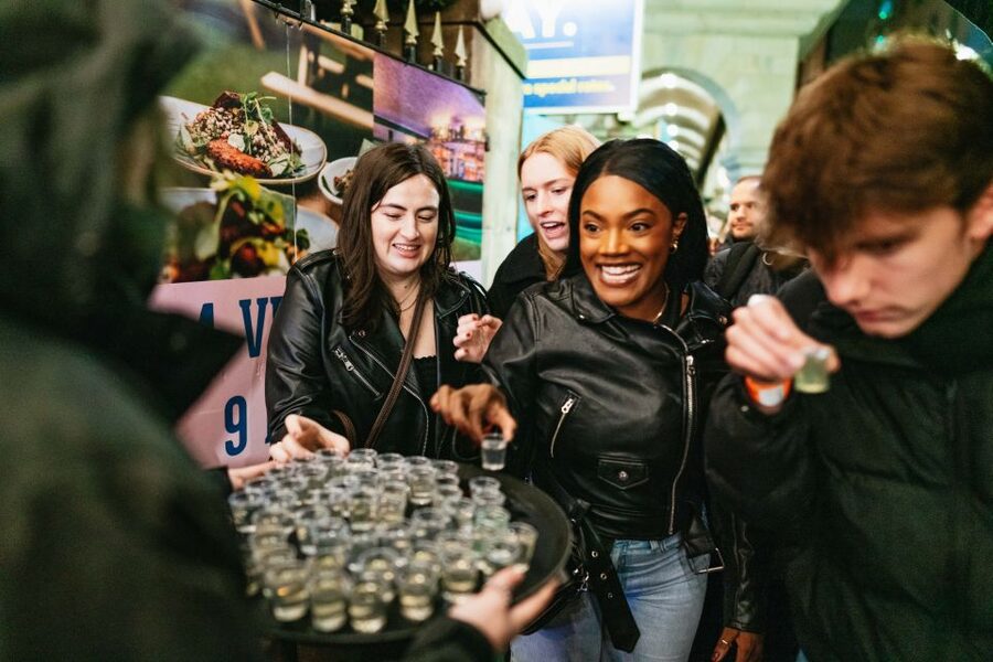 Edinburgh: 7 Bar Pub Crawl with 7 Shots & Discounts - Stops four and five: where the group really bonds