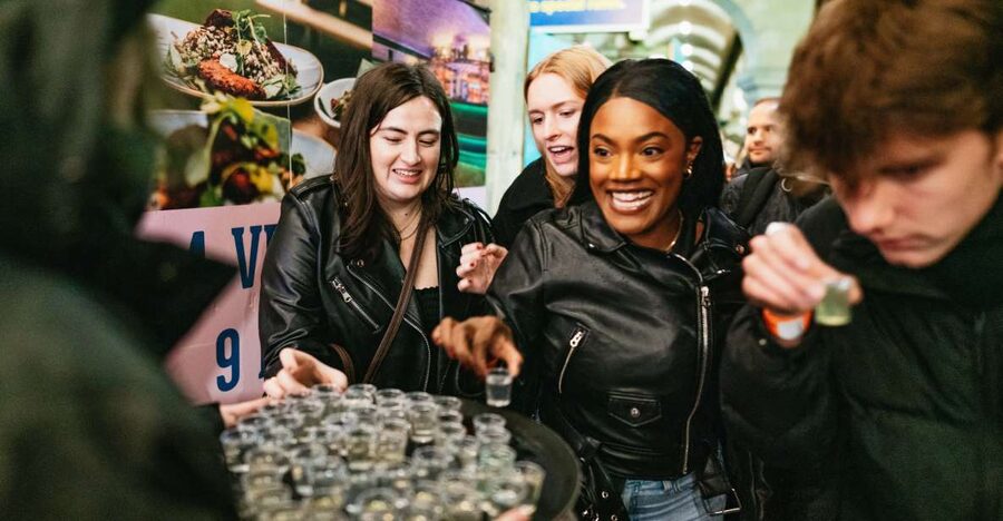 Edinburgh: 7 Bar Pub Crawl with 7 Shots & Discounts - How the seven shots and discounts really work