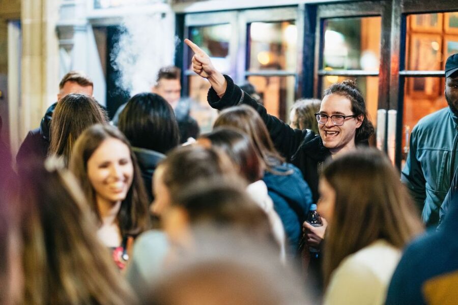 Edinburgh: 7 Bar Pub Crawl with 7 Shots & Discounts - The first bar: getting comfortable at O’Neill’s