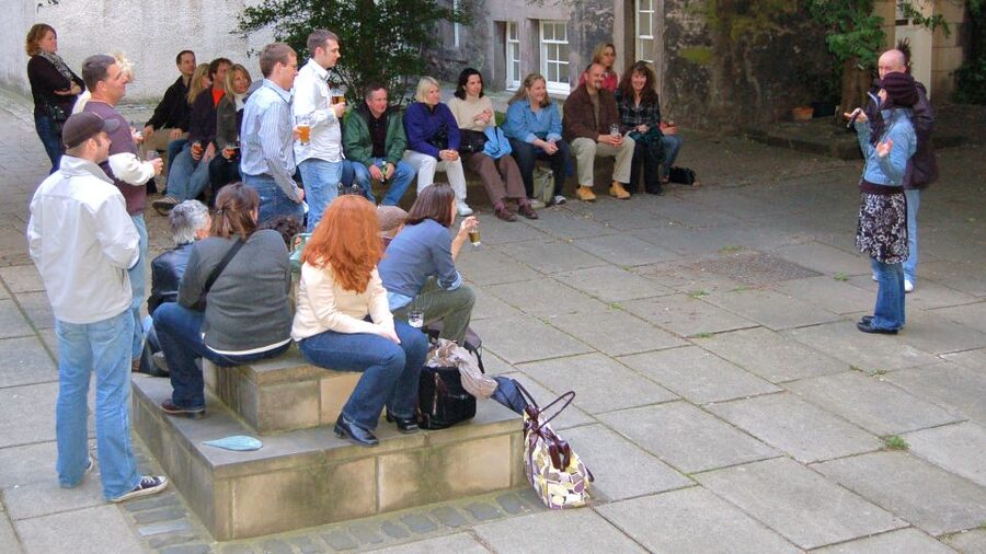 Edinburgh Literary Pub Tour with "Real-Actors" - From classic writers to Harry Potter and Rebus