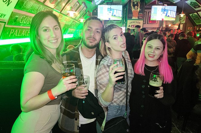 Edinburgh Pub Crawl Free Shots and VIP Entry - Ending at The Hive on Niddry Street