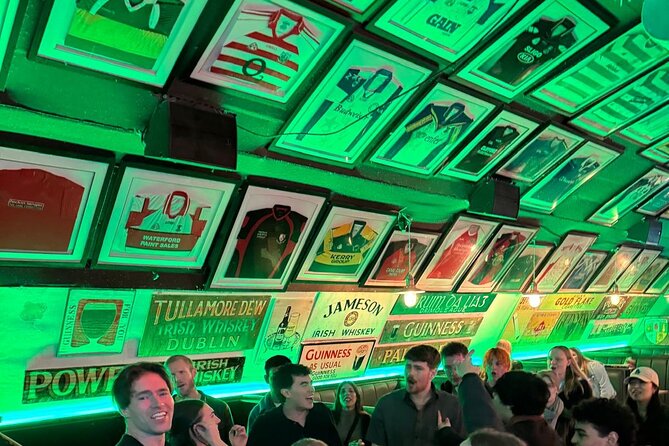Edinburgh Pub Crawl Free Shots and VIP Entry - Timing, group size, and practical planning