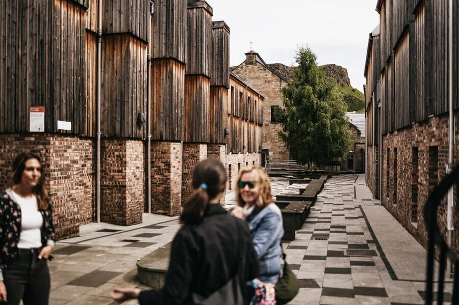 Edinburgh: Pubs and History Guided Walking Tour with Beer - The first Old Town pub and the brewing story