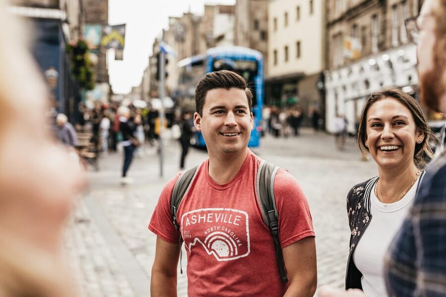 Edinburgh: Pubs and History Guided Walking Tour with Beer - The Royal Mile tasting stop