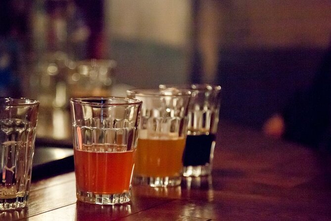 Edinburgh: Pubs & History Walking Tour with Beer Tasting - What the guides add to the experience