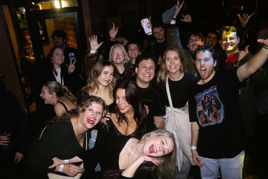 Edinburgh: The Original Pub Crawl 7 Bars 7 Shots & Discounts - The guides are the main attraction