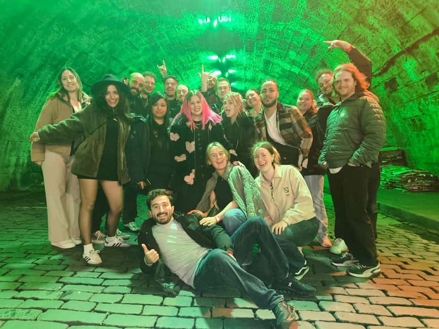 Edinburgh: Ultimate Pub Crawl Party with 7 Bars & 1 Club - Meeting the hosts at OX184