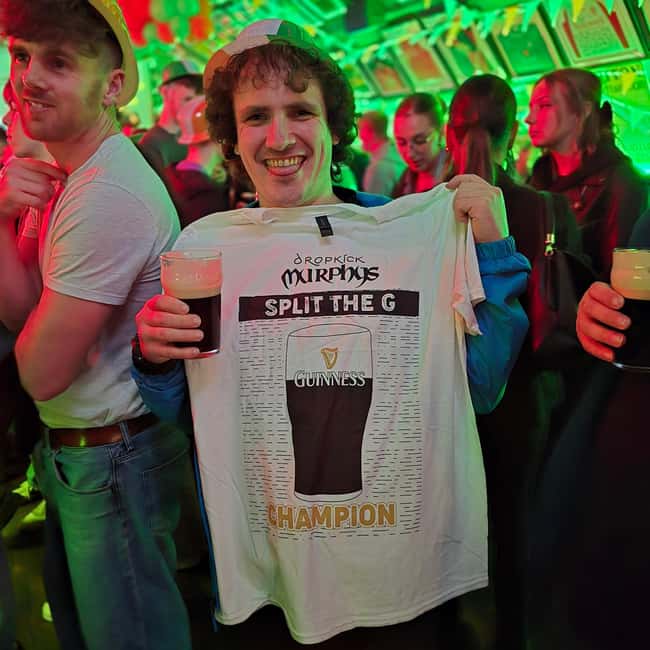 Edinburgh: Ultimate Pub Crawl Party with 7 Bars & 1 Club - The free shots deserve careful expectations