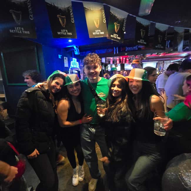 Edinburgh: Ultimate Pub Crawl Party with 7 Bars & 1 Club - The final club and the six-hour finish