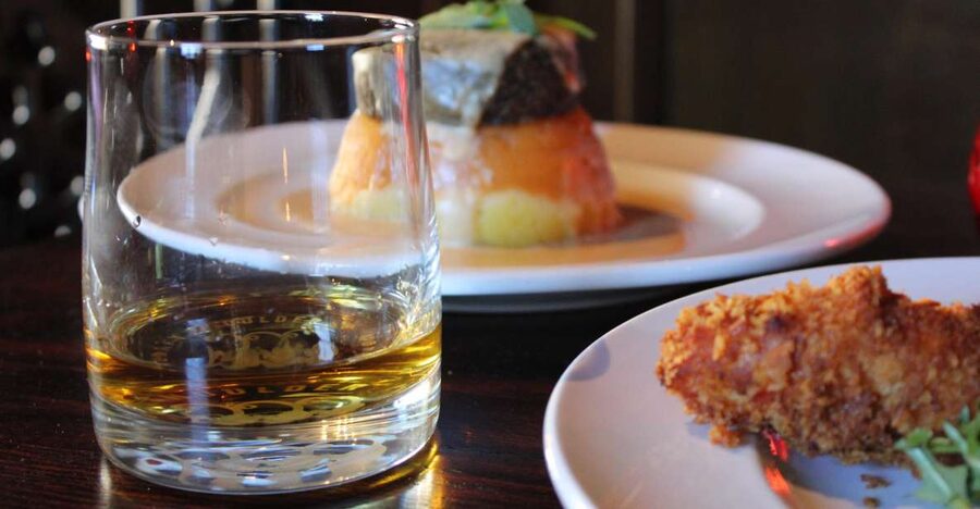 Edinburgh: Whisky Tasting in one of the oldest pubs - A dram inside Edinburgh’s 1591 tollhouse
