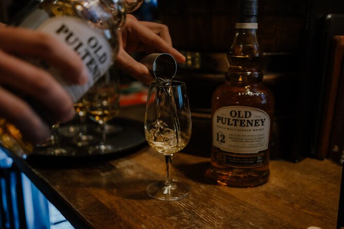 Edinburgh: Whisky Tasting with Storytelling in a Historic Pub - Meeting at the Waverley Bar on St Mary’s Street