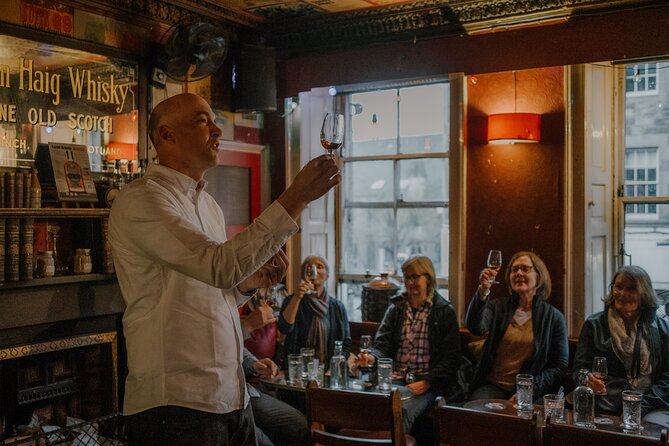 Edinburgh: Whisky Tasting with Storytelling in a Historic Pub - Four single malts, four ways to taste Scotland