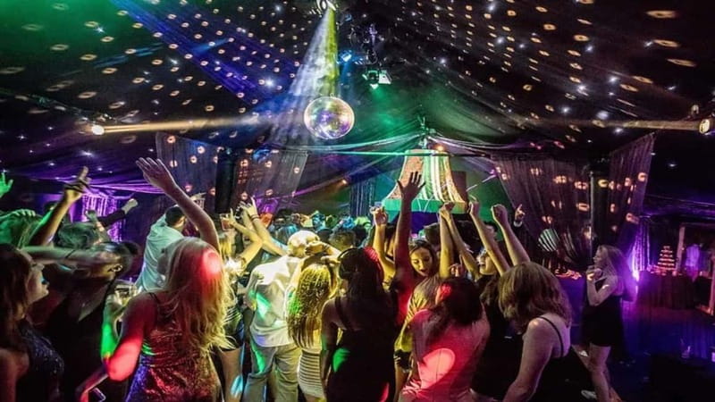 Eindhoven: Pub Crawl with Free Drinks and Entrance - Moving through the bars and clubs