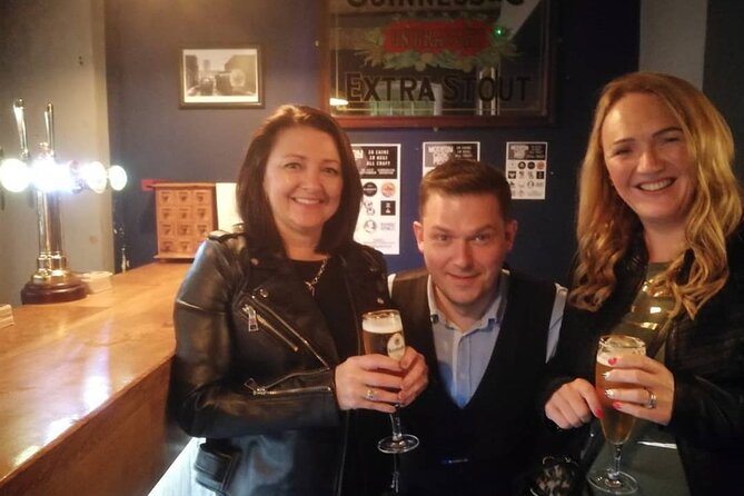 Evening Walking Historical Pub Crawl in Liverpool - The guides make the difference