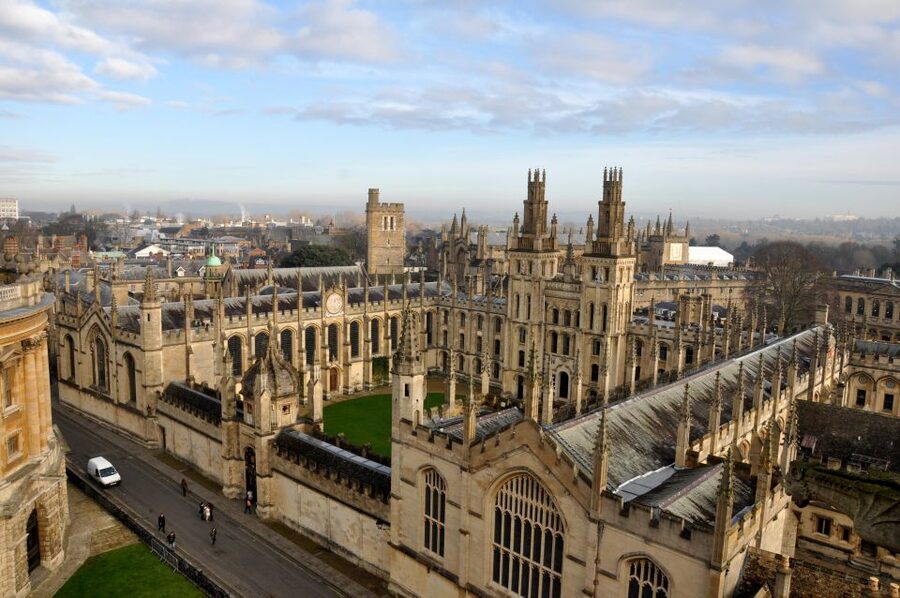 From London: Oxford, Cotswolds & Country Pub Lunch - Guides, group size, and the feel of the day