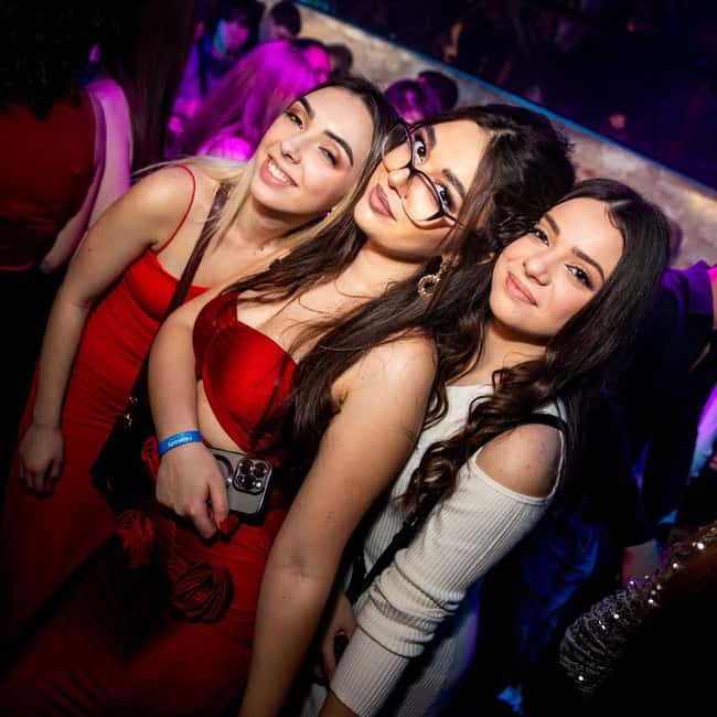 Fun Explorers Pub Crawl with free welcome shots and free ent - Three clubs and free entry after the bars