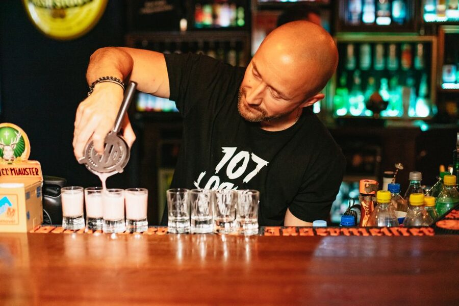 Gdansk: Pub Crawl with Free Drinks - Who should book this night?