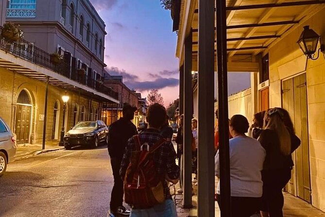Ghost Tour and Haunted Pub Crawl Party with Free Shot - What the guides add to the night