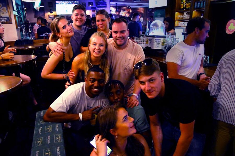 Granada: Pubs & Clubs Crawl with Drinks & Club Entry Ticket - Starting at the Monument to Aguador