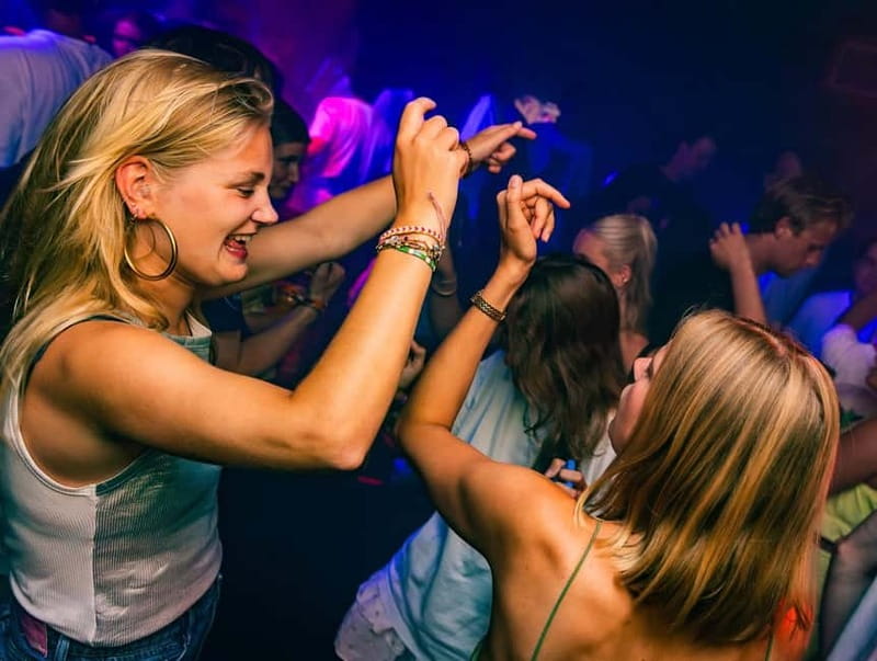 Groningen: Pub Crawl with Pub Quiz, Free Shots and Games - From the first bar to five central venues