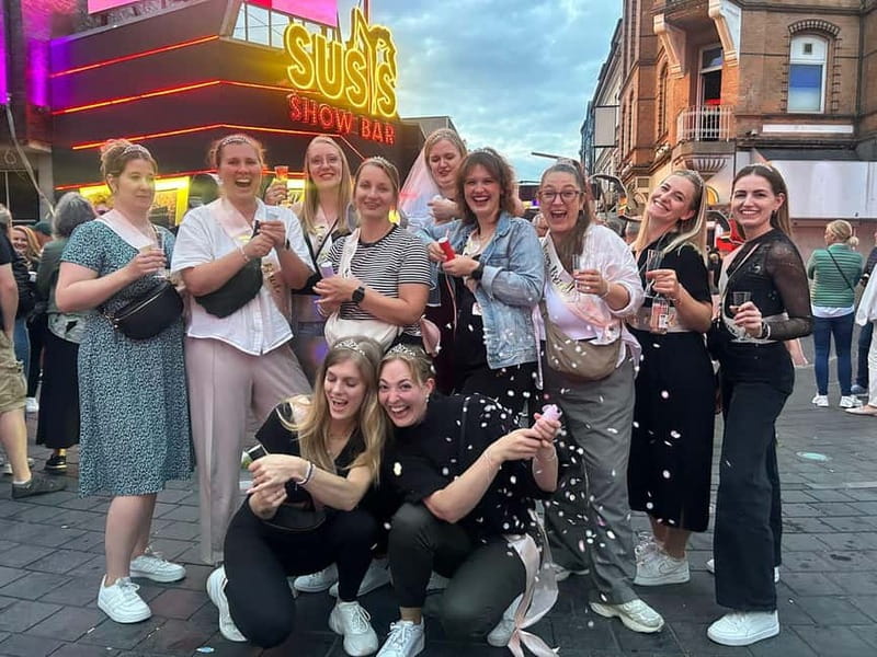 Hamburg Pub Crawl - 4 Locations, Shots & Club Entry - Key points at a glance