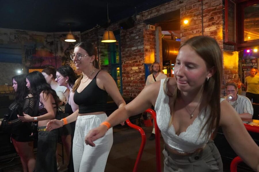 Hamburg: Reeperbahn Pub Crawl with Shots and Games - Key points to know before booking