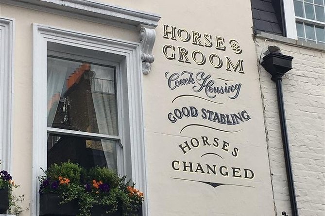 Historic London Pub Walk. A Walk Around Belgravia and Her Amazing Pubs - Key points at a glance
