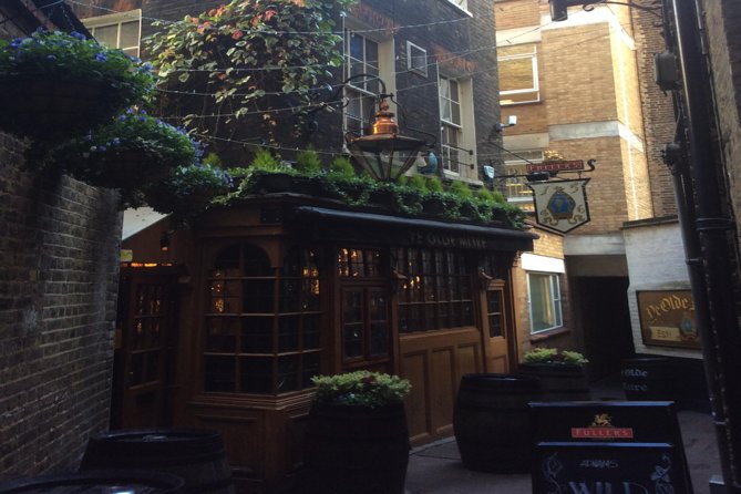 Historic London Pubs Private Walking Tour With Free Drinks! - Ye Olde Mitre in Holborn