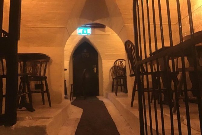 Historic London Pubs Private Walking Tour With Free Drinks! - Lincoln’s Inn Fields and the road to Fleet Street