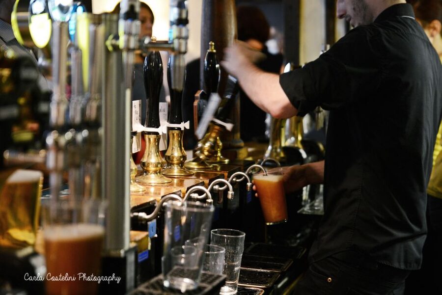 Historic pub tour with Brazilian guide (in Portuguese) - What Rafa adds to the experience