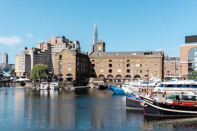 Historic walk of East Londons Wapping Docks and its famous Pubs - Key things to know before booking
