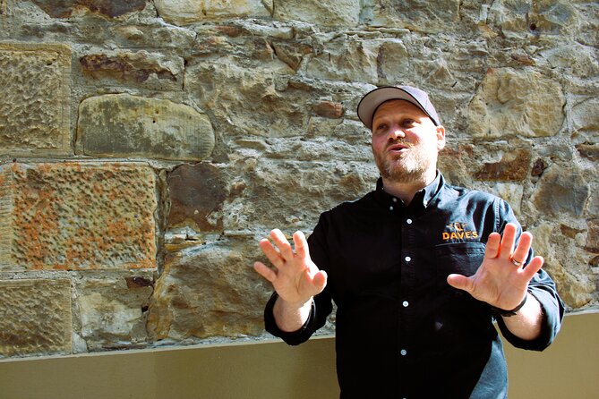 Hobart's Liquid History Pub Tour - What the guide adds to the experience