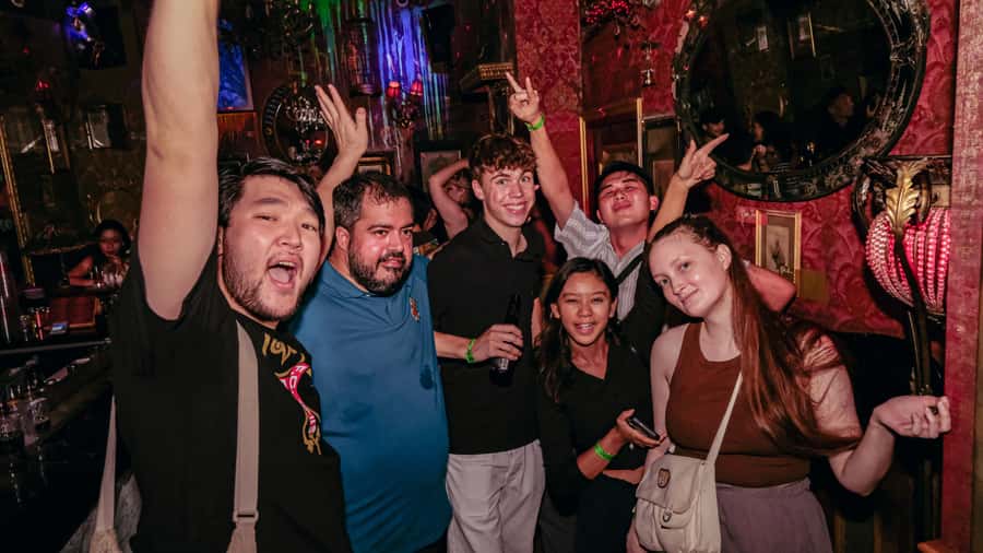 Hong Kong: 3-Hour Lan Kwai Fong Pub Crawl - Ending at the club