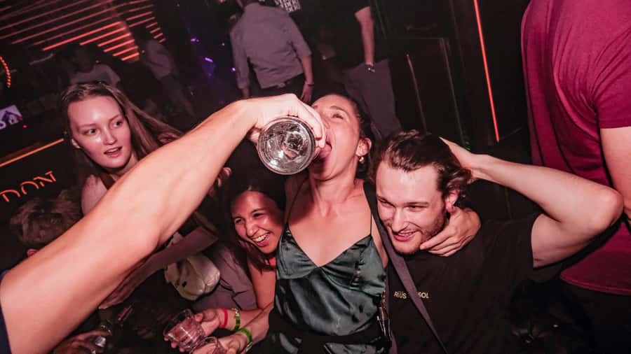 Hong Kong: 3-Hour Lan Kwai Fong Pub Crawl - Practical planning for Friday or Saturday