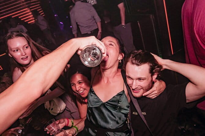 Hong Kong Pub Crawl at Lan Kwai Fong (LKF) - The first bars are best for meeting people