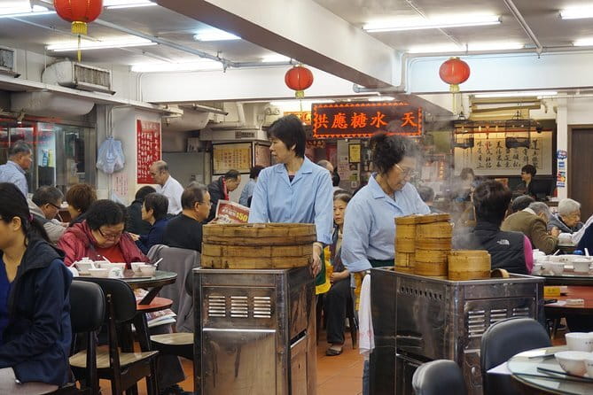 Hong Kong Pub Crawl at Lan Kwai Fong (LKF) - The photographer is a useful extra
