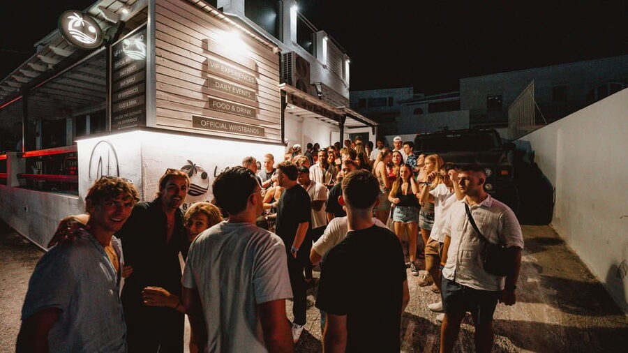 Ios: Pub Crawl with 5 Venues, 5 Shots, and 5 VIP Entrances - Five useful details before you book