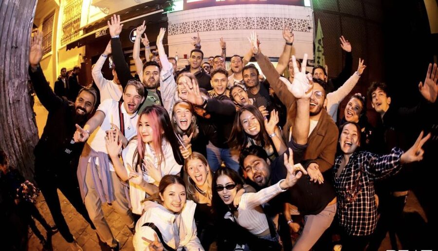 Istanbul: Party Pub Crawl with Party Bus - The late finish in Taksim