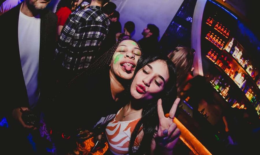 Istanbul: Rooftop Pub Crawl with Party Bus - Key points before you book