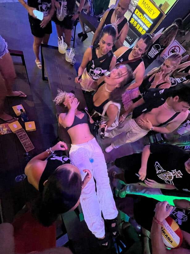 Krabi Pub Crawl - The Best Nightlife Tour in Ao Nang! - The final club and the problem of keeping up