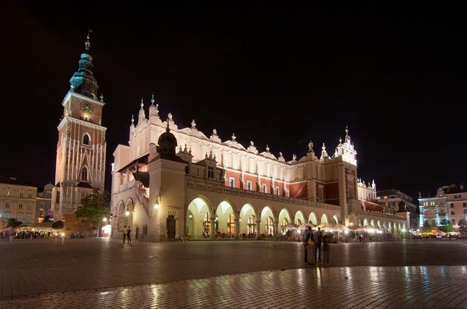 Krakow Pub Crawl with Free Alcohol & Karoake +4 Clubs/Bars - What the one-hour open bar really adds