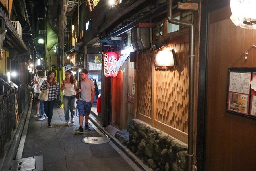 Kyoto : Bar Hopping Tour in Pontocho Alley at Night - Should you book it?