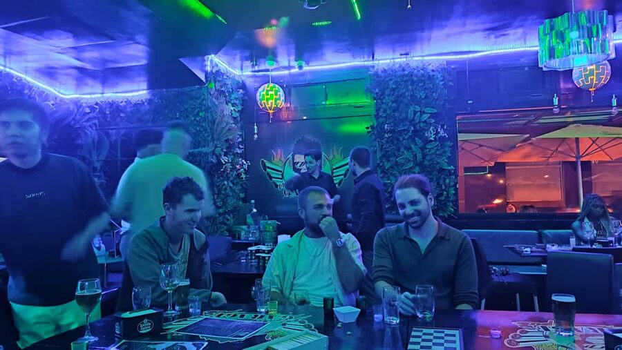 Las Palmas: Weekly Pub Crawl - Languages, timing, and practical planning