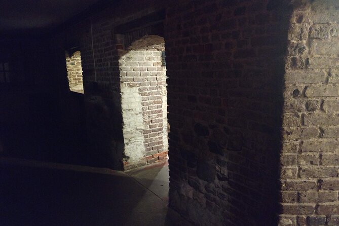 Late Night Savannah Haunted Pub Crawl - Finding the 1790 Inn and Raven