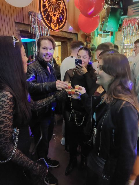 Lisbon Pub-crawl: 1h of open bar, Shots and VIP Club Entry - Key things to know before you join